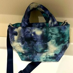 Lululemon crossbody, barely used